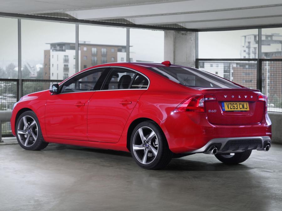  Volvo S60 R-Design 2013 года  (UK) (фото 8 из 10)